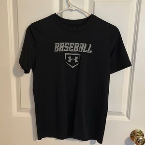 Black graphic under armour tshirt